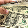 Američki dolar pao na najnižu vrijednost u posljednje tri godine, strahuje se od recesije