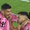 Suarez opet grizao, ali ovaj put saigrača: Pogledajte reakciju kada je shvatio da je to njegov prijatelj