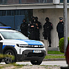 I jutros vanredno u Istočnom Sarajevu, policija motri na svaki korak oko zgrade Vlade RS-a