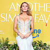 Blake Lively u korzet haljini prepunoj izreza pokazala obline, ali i detalj koji su na mrežama opisali kao degutantan