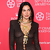 Dua Lipa na dodjeli nagrada u prozirnoj mrežastoj haljini, najavila povratak upečatljivog modnog trenda