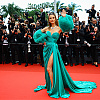 Zavodljivo izdanje Alessandre Ambrosio na crvenom tepihu u Cannesu: U zelenoj haljini istakla svoje atribute