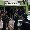 Policajci u Sanskom Mostu uhapšeni u uniformama u stanici policije