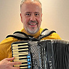 Maestro Muhamed Šehić Hamić s 12 godina pratio je Halida Bešlića, sa 16 postao prva harmonika Jugoslavije