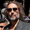 Russell Brand negirao optužbe za seksualna zlostavljanja, na sudu ga podržao otac