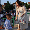 Benjamina Karić nastavila tradiciju dijeljenja baklava, ovaj put se s građanima družila na Pofalićima