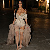 Kim Kardashian izbjegla zabavu Bezosa i Sanchez da bi pozirala u halterima: Riskantni korzet jedva skrivao obline
