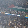 Navijači AEK-a uz brojne palestinske zastave dočekali nogometaše izraelskog Hapoela