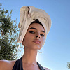 Emily Ratajkowski "zapalila" je Instagram novim fotografijama: Pozirala gola uz bazen
