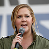 Amy Schumer podijelila fotografiju nakon operacije kičme: Kad se oporavim, kupit ću sebi grudnjak