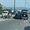 Saobraćajna nesreća kod Blažuja: Automobil udario u zaštitnu ogradu, dijelovi rasuti po cesti