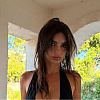 Emily Ratajkowski pozirala u minijaturnom bikiniju i istaknula zavidnu figuru