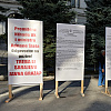 Mulić opet donio transparente na parking kod Narodnog pozorišta u Sarajevu