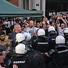 Haos u Novom Sadu: Građani golim rukama potisnuli policiju ispred fakulteta