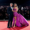 George Clooney "ukrao" fotoaparat na tepihu u Veneciji, Amal u haljini boje fuksije u centru pažnje