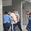 Banjalučani koji su napali policiju dovedeni u tužilaštvo: Angažovali osobu da polupa auto djevojci