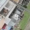 Pojavio se snimak prebijanja inspektora i policajaca u Banjoj Luci: Otac i sin napravili haos