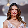 Za kraj festivala u Veneciji: Alessandra Ambrosio i haljina s neobičnim šlepom koji je ukrao pažnju