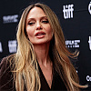 Angelina Jolie pozirala u elegantnoj odjevnoj kombinaciji u Torontu: Vitka noga u prvom planu