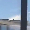 Objavljen snimak na kojem jedna osoba bježi s krova nakon atentata na Kirka, sumnja se da je ubica