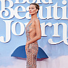 Margot Robbie u izazovnom izdanju: Prozirna haljina sa srebrenim detaljima u prvom planu