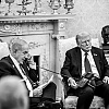 Bijela kuća objavila historijsku fotografiju: Trump drži telefon dok Netanyahu polaže račune Kataru