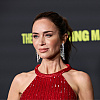 Emily Blunt na premijeri filma nosila usku crvenu haljinu i komade nakita vrijedne oko 280.000 dolara