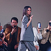 Slip haljine, široka odijela i jakne: Victoria Beckham predstavila novu kolekciju na Paris Fashion Weeku
