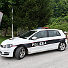 Tragična nesreća kod Livna: 18-godišnjak preminuo nakon što je auto udario u krave na cesti