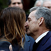 Nicolas Sarkozy se prozdravio s porodicom prije ulaska u zatvor, zabilježen i poljubac sa suprugom