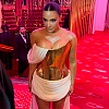Zlatni korzet i drapirana tkanina: Kim Kardashian u vintage Givenchy haljini proslavila 45. rođendan