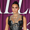 Glamurozno izdanje Kim Kardashian: Gomila lanaca oko vrata i haljina koja imitira krokodilsku kožu