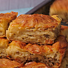 Zalivena pita s mesom je jednostavno jelo koje izgleda kao da ste proveli sate u kuhinji
