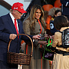 Donald i Melania Trump dijelili slatkiše djeci ispred Bijele kuće, neki mališani se prerušili u njega