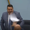 Haos u NSRS-u: Poslanik Jelene Trivić gađao Stevandića papirima, on ga izbacio sa sjednice