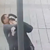 Ispred Palate RS-a muškarac se prišunjao policajcu i počeo ga gušiti, savladan je