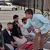 Eksplozija islamofobije u SAD: Radikali upali na molitvu studenata i gurali im slaninu pod nos