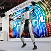 Na sajmu u Japanu predstavljeni brojni roboti, neki od njih čiste, plešu i uslužuju