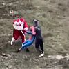 Bizarna tučnjava u Rusiji: Sukobili se Djed Mraz i Spider-Man, u pomoć priskočio i miš