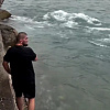 Habib opet zapanjio hrabrošću, iz saune je uskočio u ledenu rijeku i zaplivao