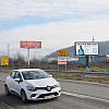 Zanimljiv natpis na billboardu u Blažuju privukao pažnju vozača: "Vakat ti se ženit', Alene"
