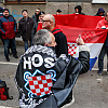 Desničari došli pred stan gradonačelnika Zagreba: Pjevaju Thompsona, policija digla dron