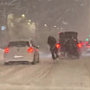 Zbog skijanja na glavnoj saobraćajnici u Sarajevu dvije osobe kažnjene sa po 400 KM