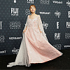 Ariana Grande u elegantnom izdanju za Critics Choice Awards: Roza haljina sa neobičnim detaljima