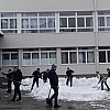 Prosvjetni radnici u Kantonu Sarajevo očistili prilaze školama od snijega