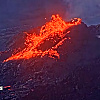 Interesantan prizor erupcije vulkana na Havajima, lava se dizala nekoliko metara u visinu