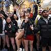 Stotine ljudi u Londonu poskidale pantalone i vozile se metroom u donjem vešu