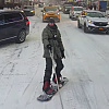 Sličan primjer smo vidjeli i u Sarajevu: Mladić vozio snowboard na Times Squareu