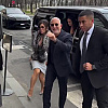 Lauren Sanchez zbog špicastih salonki umalo završila na podu, spotaknula se pri dolasku na Dior reviju