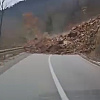 "Za dlaku" izbjegnuta katastrofa kod Foče: Vozač se zaustavio sekundu prije odrona